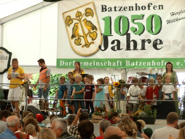 Zeitgleich mit 1050 Jahre Batzenhofen feierte der Kindergarten St. Martin sein 25-jähriges Jubiläum mit einer "Zeitreise"