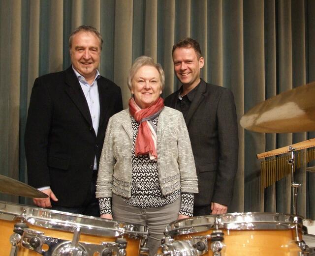 Bei ihnen ist die Sing- und Musikschule in guten Händen: (von links) Vorsitzender Armin Gaurieder, Schatzmeisterin Maria Vogel und Musikschulleiter Robert Kraus.
Foto: Siegfried P. Rupprecht