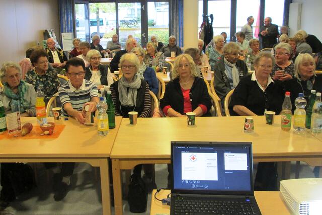 Blick in das Plenum, welches 50 der 133 Mitglieder gefüllt haben.