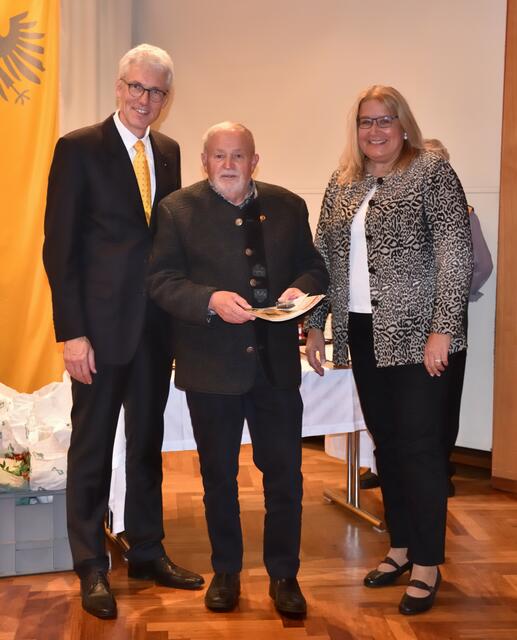 50 Jahre Mitglied im ADAC, Andreas Glück (mitte) v. li Martin Krisam, Claudia Kuchler
