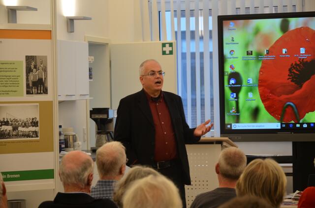 "Der Name Bert Trautmann steht - in England und Deutschland - für die Kraft des Sports bei der Überwindung von Krieg, Hass und Vorurteilen. " (Ekkehard Lentz)