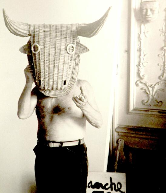 Picasso mit der andalusischen Korbmaske. Stierkampf im Mittelmeerraum