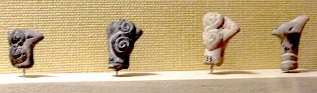 Vogelköpfchen von (Frauen)figürchen (?)der Tripolje/Cucuteni-kultur von Phillippi