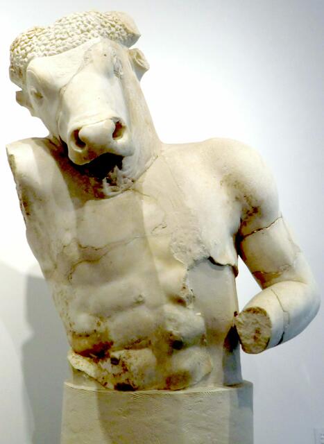 Die Männer tragen Maske: Minotauros