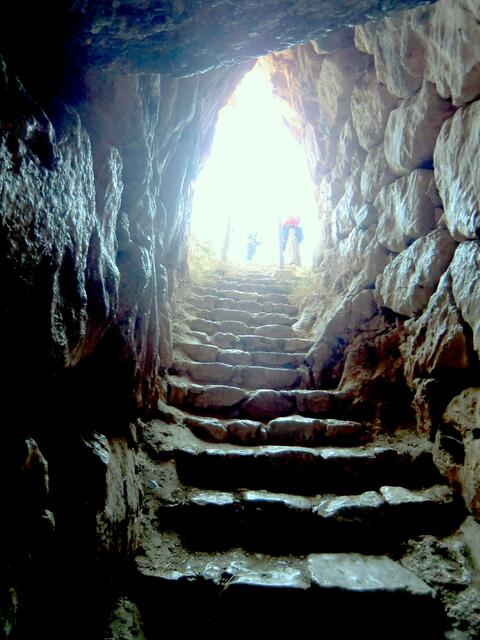 Fluchtwege oder kultische Unterwelt?