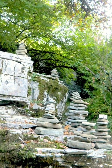 Landart bei der Vicusschlucht an der Grenze zu Albanien