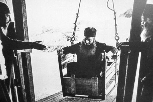 Er kam mit der Seilwinde ins Meteorakloster