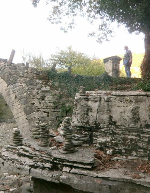 Landart bei der Vicusschlucht an der Grenze zu Albanien