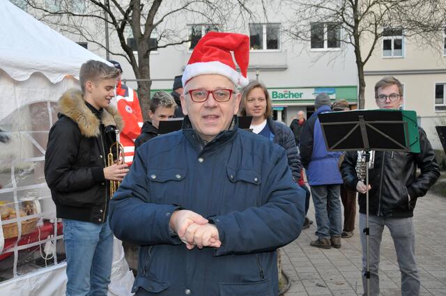 Michael Kellner eröffnet den Döhrener Weihnachtsmarkt.
