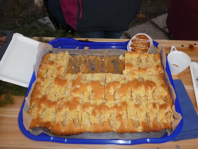 Ich habe ein Stück Kuchen bei der XXX gekauft sieht man an der blauen Farbe...
