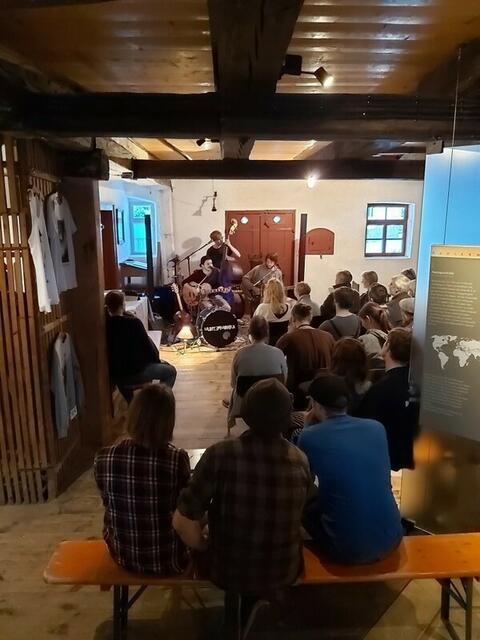 Die Gruppe Muntermonika war so gefragt, dass es gleich 2 Konzerte im Klostermühlenmuseum gab.