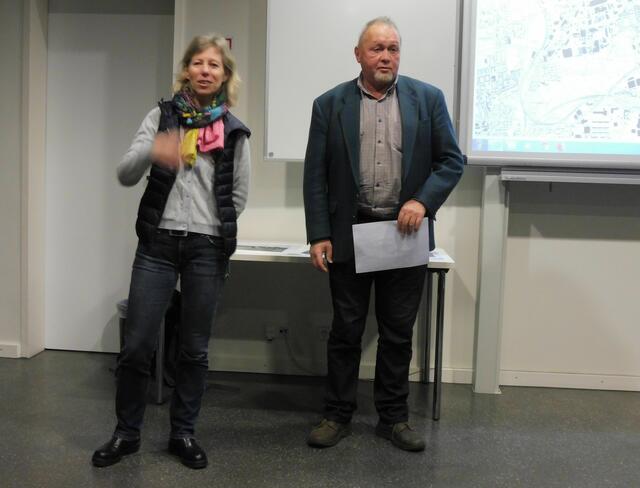Silke van Laak und Manfred Wassmann begrüßen die Gäste.