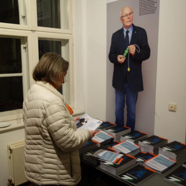 Noch bis zum 10. Januar 2020 zeigt die Rosa-Luxemburg-Stiftung in Schwerin eine Ausstellung zur Arbeit und den Folgen der Treuhand-Politik.