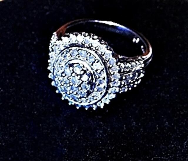 Silber Ring mit 72 Diamanten