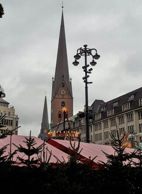 Mit Blick auf St. Petri