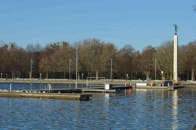 Fackelträger am Nordufer Nikon  ISO 200, 48 mm, 1/400 sec, f10.0