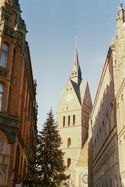 Marktkirche und altes Rathaus Leica ISO 200, 50 mm, 1/500 sec, f8.0