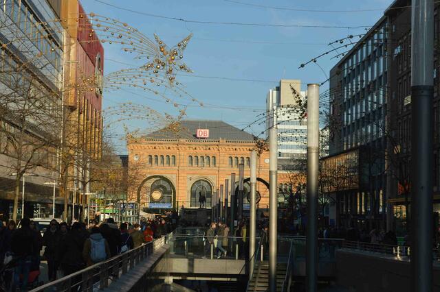 Bahnhofstraße Nikon ISO 200, 50 mm, 1/400 sec, f10.0