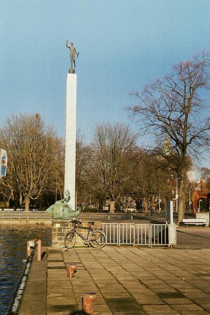 Fackelträger am Nordufer mit Putte auf dem Fisch Leica ISO 200, 50 mm, 1/500 sec, f8.0