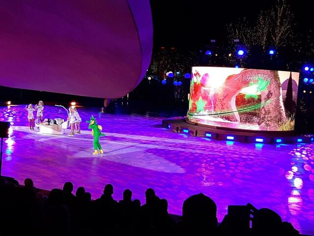 Täglich gibt es in der Winter Wunder Stadt zwei zirka 30-minütige Eisshows (17 und 19 Uhr) mit Tabaluga als "Special Guest".