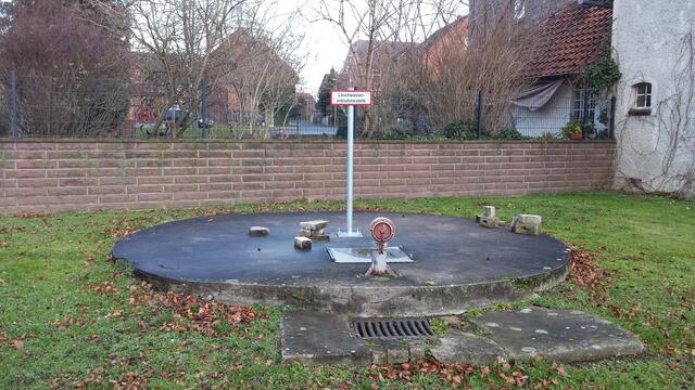 Der ehemalige Spring im Jahre 2019. Er ist jetzt eine Löschwasserentnahmestelle. Sein Wasser speiste dn Giesekenbrunnen.