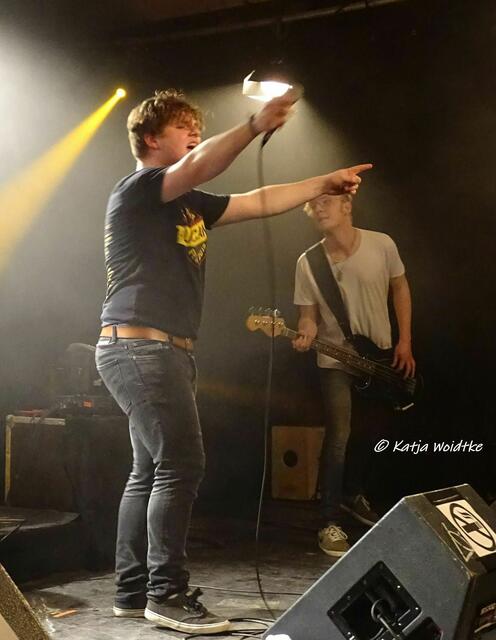 GoDotS in der Warenannahme https://www.myheimat.de/hannover-linden-limmer/kultur/newcomer-im-dreierpack-the-godots-rocken-mit-woodship-und-into-echoes-in-der-warenannahme-d2995391.html (Foto: Katja Woidtke)