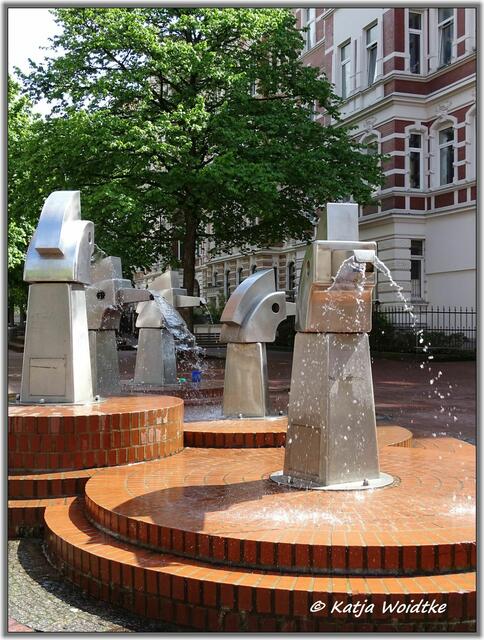 Körtingbrunnen https://www.myheimat.de/hannover-mitte/kultur/brunnen-in-hannover-wo-das-wasser-aus-pferdekoepfen-sprudelt-d3025397.html (Foto: Katja Woidtke)