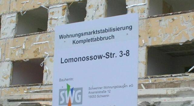 Wenn man mit Fördermitteln sozialen Wohnraum vernichtet, muss man mit neuen Fördermitteln, wieder sozialen Wohnraum schaffen.
