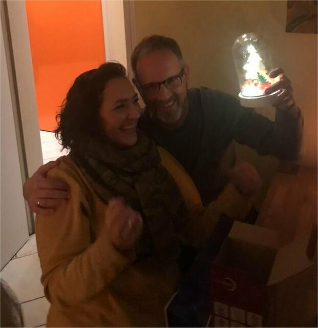 Tanja und Carsten freuen sich über ihren Sieg.