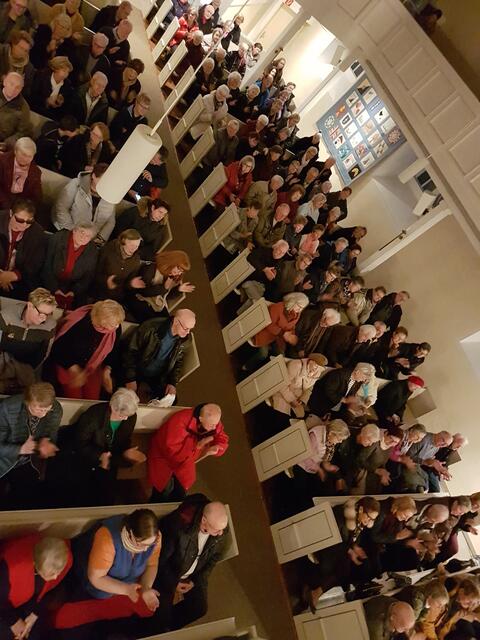 Volles Kirchenschiff....das motiviert gleich mehrfach und erhöht die Spielfreude phänomenal!