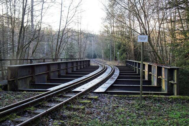 hier geht es zum ehem. Heizkraftwerk von Silberhütte, hier geht es zu der Stelle  an der das alljährliche  Silberhüttener  "Dampflok - Ziehen" stattfindet