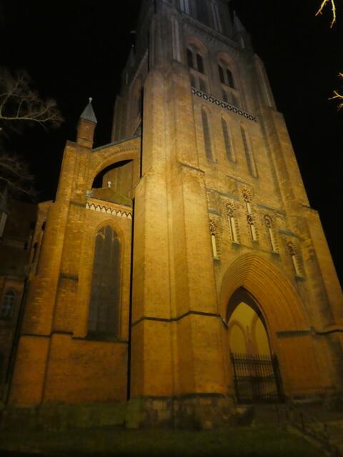 Schweriner Dom bei Nacht