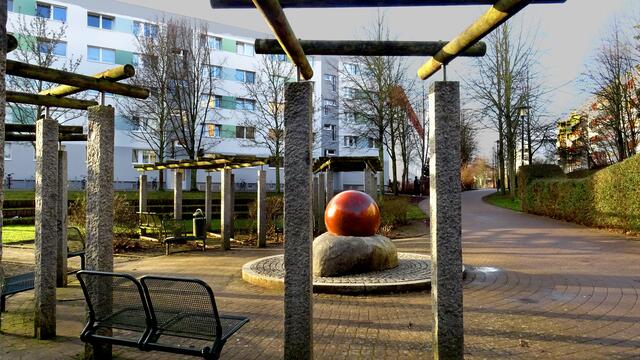 Der Kugelbrunnen an der Kapitänspromenade des Stadtteils Friedenshof. Foto: Helmut Kuzina