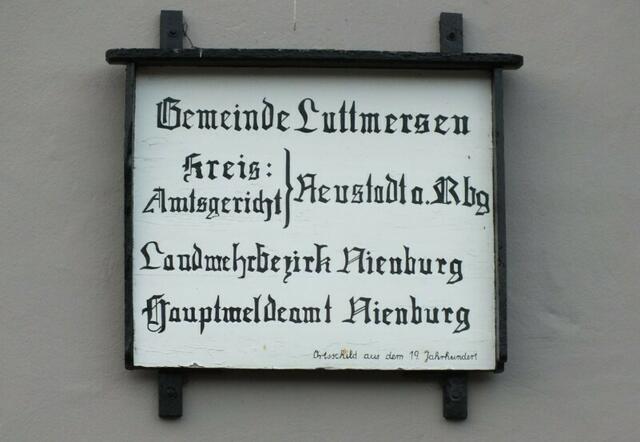 Historisches Schild in Luttmersen aus dem 19. Jahrhundert
