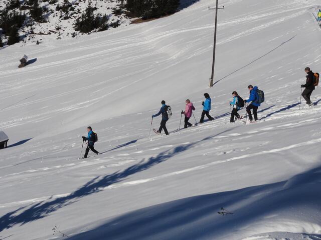 Ein traumhaftes Bergerlebnis abseits der Pisten bieten die Schneeschuhwanderungen, wie dieses Bild eindrucksvoll beweist.