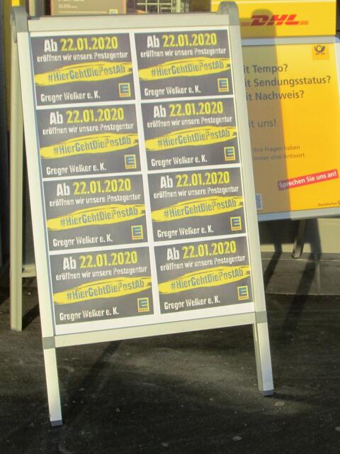 Plakatständer als Ankündigung für den 22.01.2010: #HierGehtDiePostAb