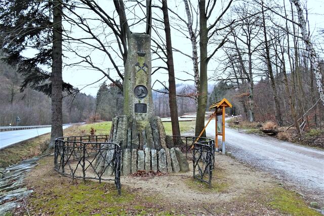 Lossen - Denkmal an der L 100 kurz hinter Hasserode(Wernigerode)