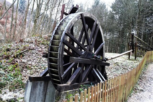 das Wasserrad mit dem Gestänge