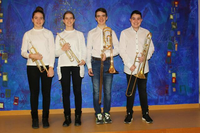 Das Blechbläserquartett "K 4" mit v.l. Milena, Amelie und Martin Kalkbrenner sowie Marco Knittl vertreten die Wertinger Blechbläser beim Landesentscheid in Würzburg.