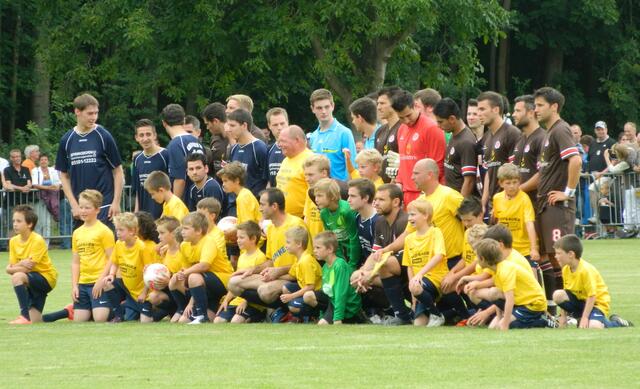 Der Koldinger Sportverein von 1946 hier bei einem Freundschaftsspiel 2012 mit dem FC St. Pauli