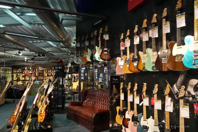 Gitarren ohne Ende....