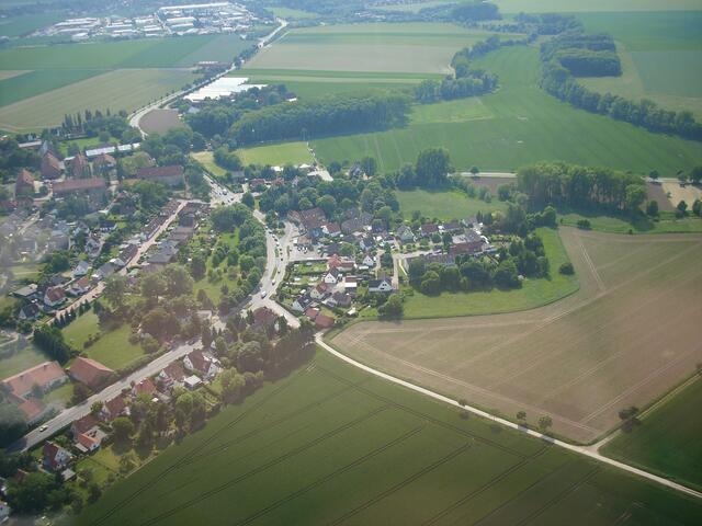 Seit 1974 gehört Koldingen zur Stadt Pattensen (Oben im Bild von 2010)