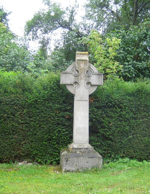 Keltisches Kreuz der Familie Köster auf dem Alten Friedhof, der ab 1925 -1934  nur als Pächterfriedhof genutzt wurde.