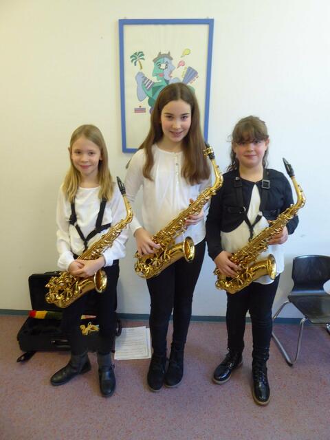 Topfit starteten v. l. n. r Sarah Wiedmann, Lucia Reiter und Lucy Nübel (Saxofon-Trio Lu-Lu-Sa) in den 57. Wettbewerb Jugend musiziert und wurden mit einem 1. Preis und Weiterleitung zum Landeswettbewerb Bayern in Regensburg belohnt.