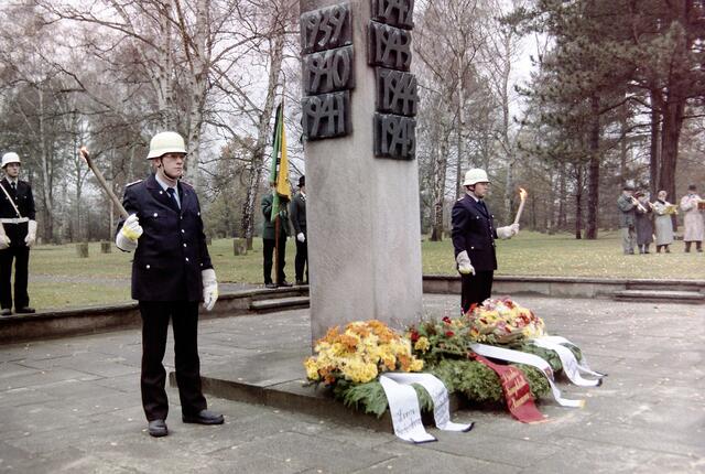 Volkstrauertag 1997 auf dem Seelhorster Friedhof