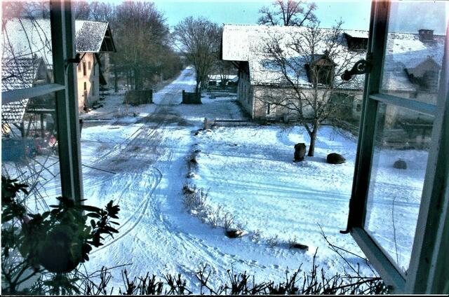 Blick aus einem Gutshausfenster