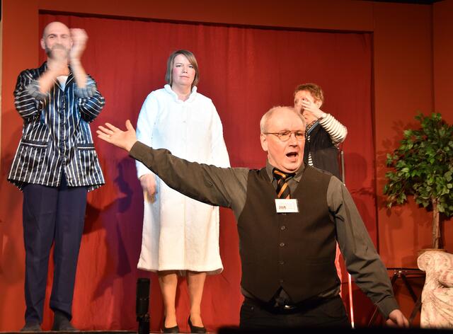 Peter Gärtner (vorn) und sein Ensemble