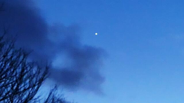 11. Februar 2020. Die helle strahlende Venus am Abendhimmel.