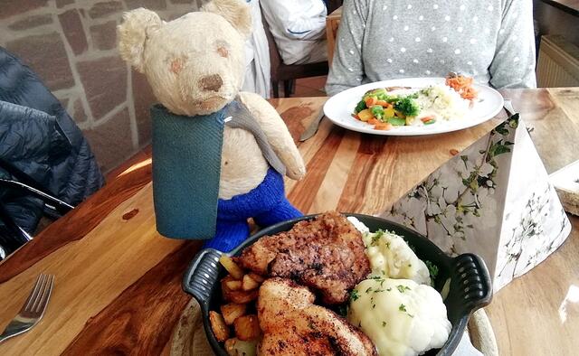 O`Brain und seine "Fuhre Mist" im Thaldorfer Kartoffel- und Schnitzelhaus !
