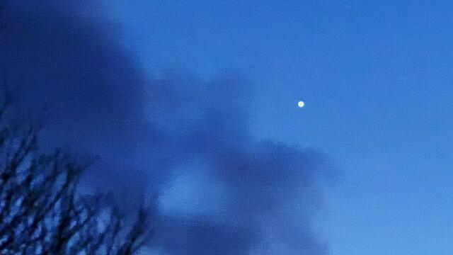 11. Februar 2020. Die helle strahlende Venus am Abendhimmel.